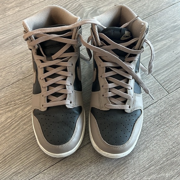 Nike Dunks - hardly worn - UK 4.5/US 7 high tops - Picture 3 of 5